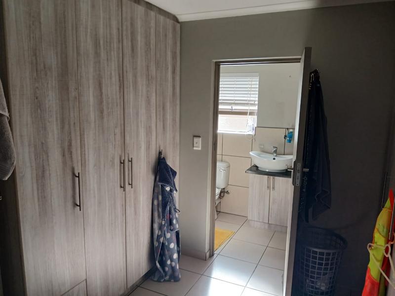 4 Bedroom Property for Sale in Reebok Western Cape